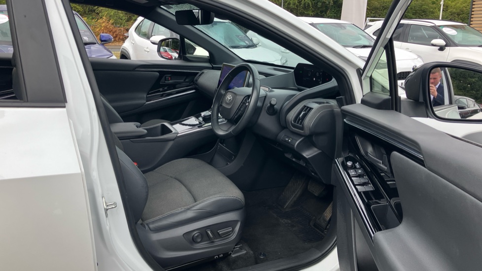 Toyota bZ4X 150kW Motion 71.4kWh 5dr Auto [11kW] Electric Hatchback - Image 5