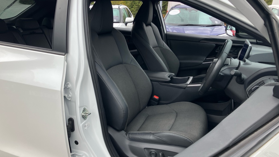 Toyota bZ4X 150kW Motion 71.4kWh 5dr Auto [11kW] Electric Hatchback - Image 65