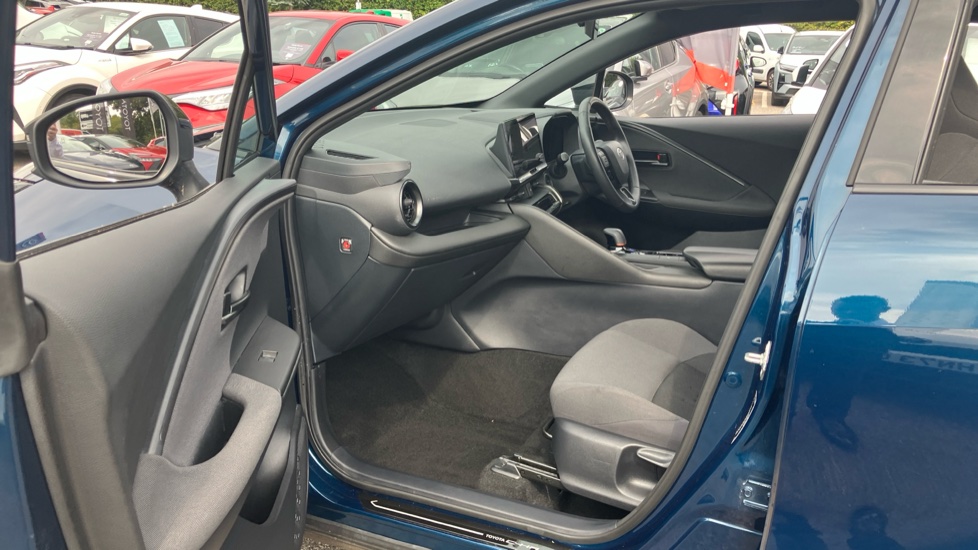 Toyota C-HR 1.8 Hybrid Design 5dr CVT Hybrid Hatchback - Image 5
