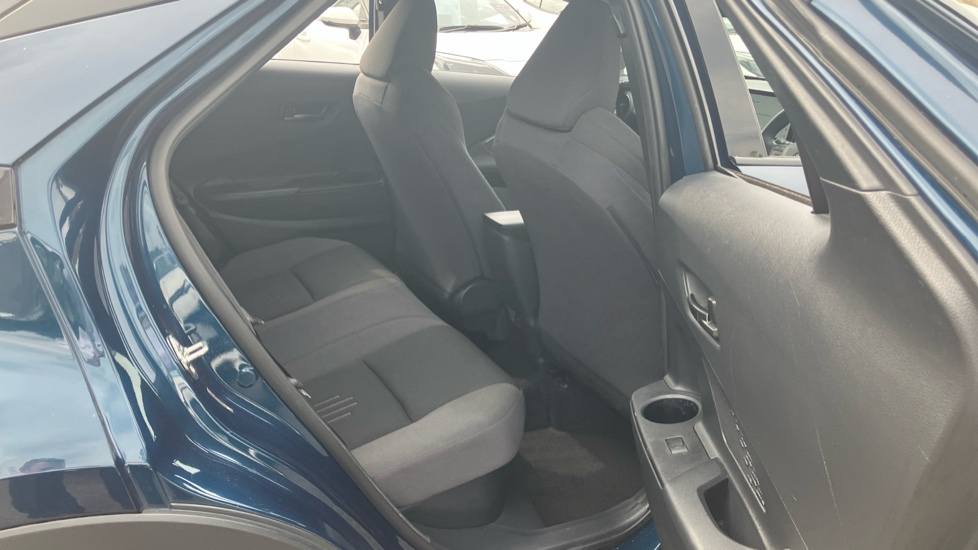 Toyota C-HR 1.8 Hybrid Design 5dr CVT Hybrid Hatchback - Image 8
