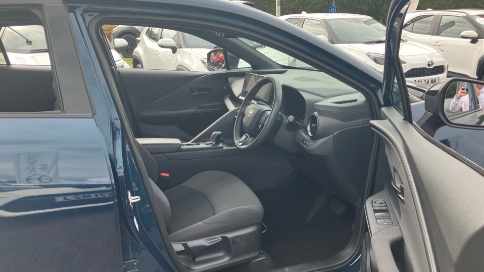 Toyota C-HR 1.8 Hybrid Design 5dr CVT Hybrid Hatchback - Image 12