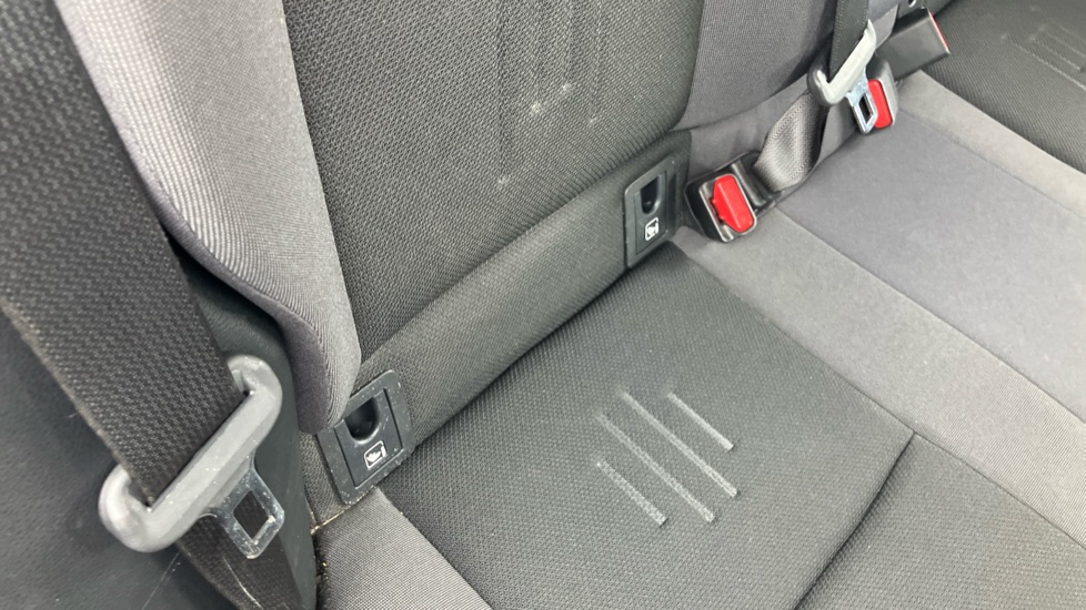 Toyota C-HR 1.8 Hybrid Design 5dr CVT Hybrid Hatchback - Image 14