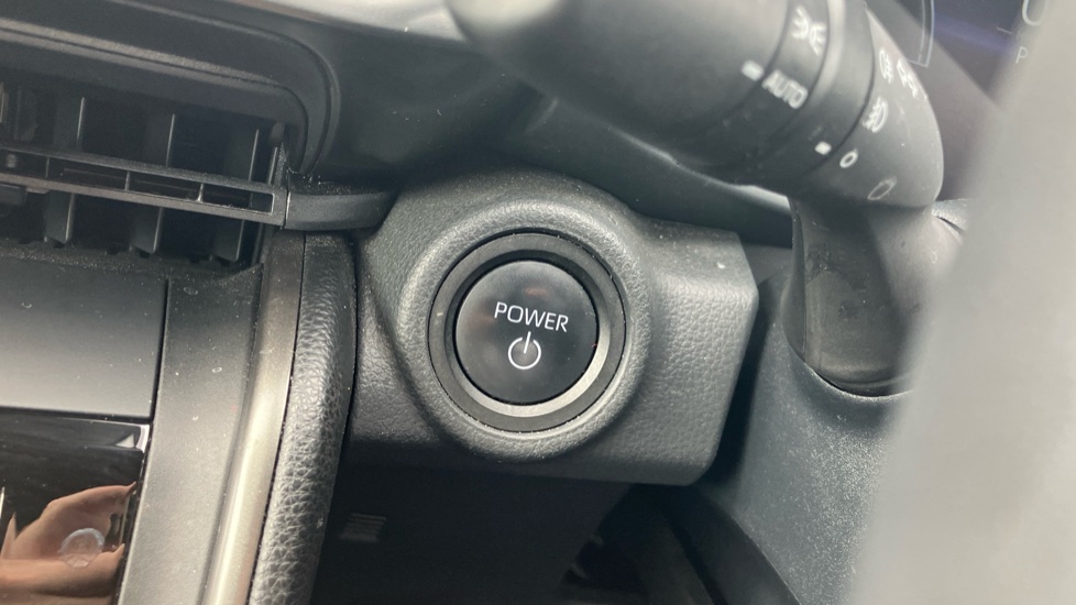 Toyota C-HR 1.8 Hybrid Design 5dr CVT Hybrid Hatchback - Image 16