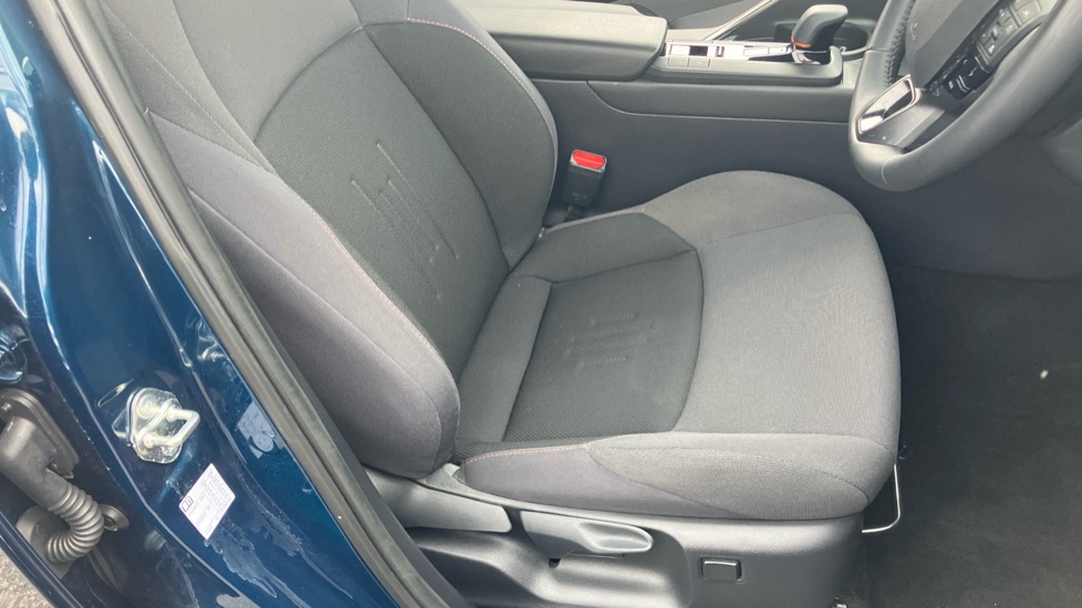 Toyota C-HR 1.8 Hybrid Design 5dr CVT Hybrid Hatchback - Image 17