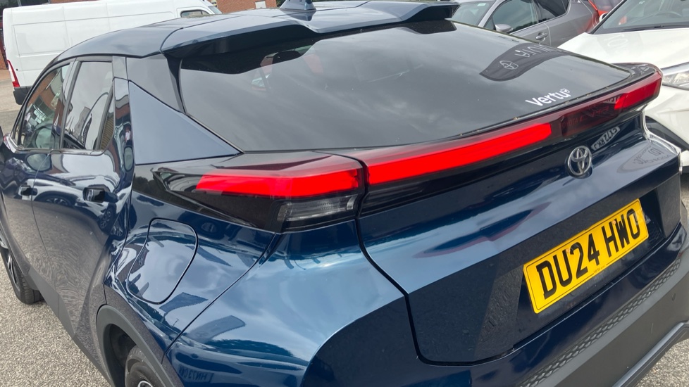 Toyota C-HR 1.8 Hybrid Design 5dr CVT Hybrid Hatchback - Image 21