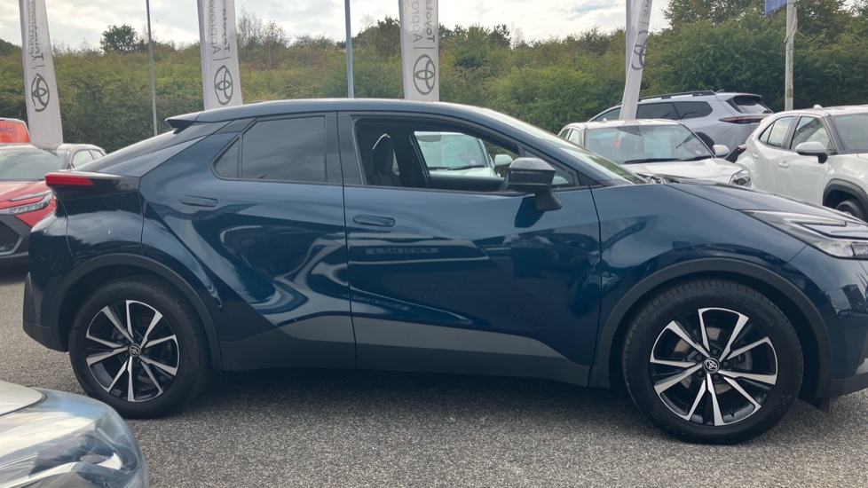 Toyota C-HR 1.8 Hybrid Design 5dr CVT Hybrid Hatchback - Image 23