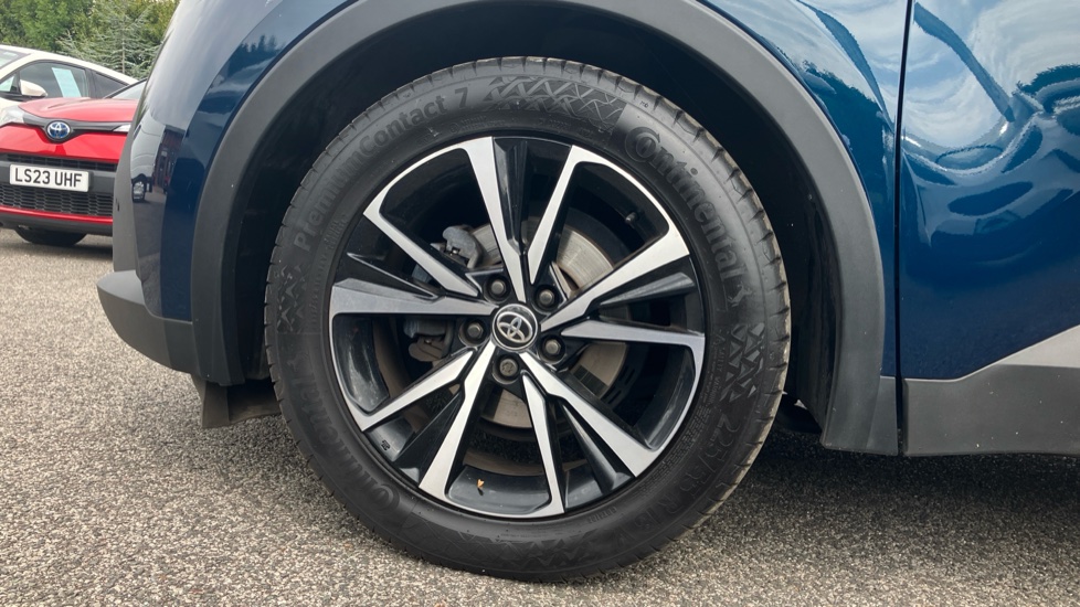 Toyota C-HR 1.8 Hybrid Design 5dr CVT Hybrid Hatchback - Image 25