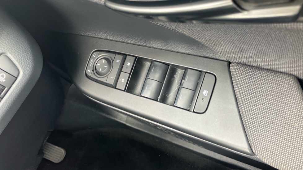 Toyota C-HR 1.8 Hybrid Design 5dr CVT Hybrid Hatchback - Image 33