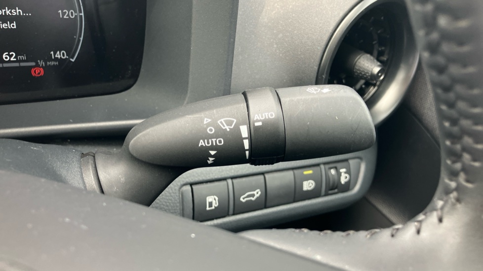 Toyota C-HR 1.8 Hybrid Design 5dr CVT Hybrid Hatchback - Image 37