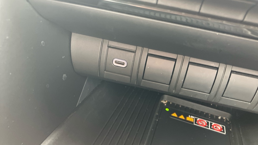 Toyota C-HR 1.8 Hybrid Design 5dr CVT Hybrid Hatchback - Image 39