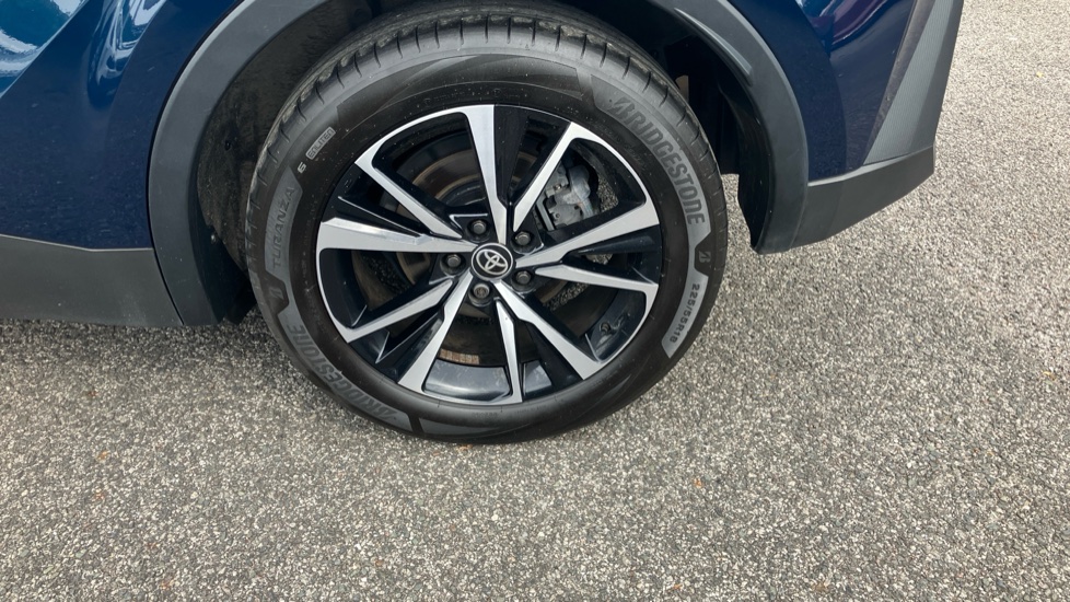 Toyota C-HR 1.8 Hybrid Design 5dr CVT Hybrid Hatchback - Image 59