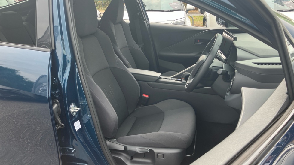 Toyota C-HR 1.8 Hybrid Design 5dr CVT Hybrid Hatchback - Image 61
