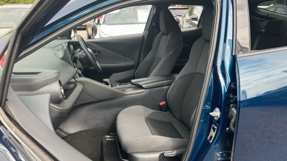 Toyota C-HR 1.8 Hybrid Design 5dr CVT Hybrid Hatchback - Image 65
