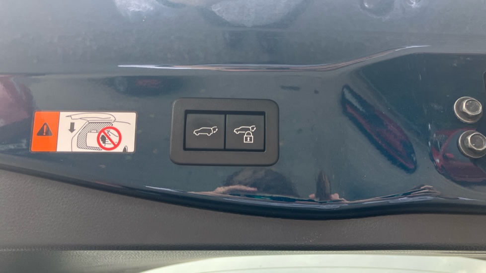 Toyota C-HR 1.8 Hybrid Design 5dr CVT Hybrid Hatchback - Image 67