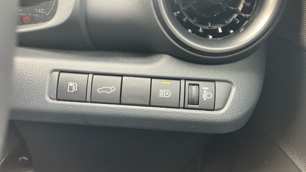 Toyota C-HR 1.8 Hybrid Design 5dr CVT Hybrid Hatchback - Image 68