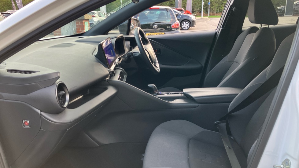 Toyota C-HR 1.8 Hybrid Design 5dr CVT Hybrid Hatchback - Image 5