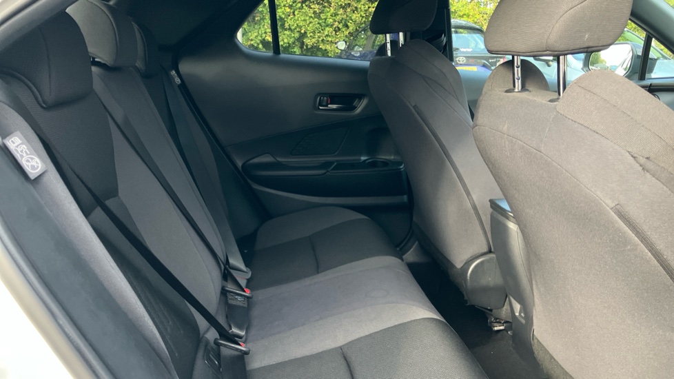 Toyota C-HR 1.8 Hybrid Design 5dr CVT Hybrid Hatchback - Image 8