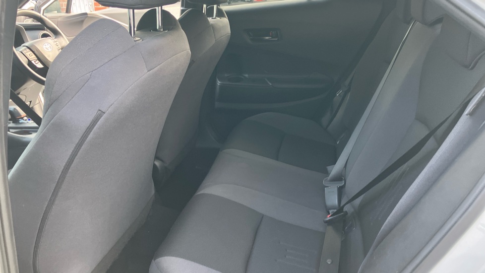 Toyota C-HR 1.8 Hybrid Design 5dr CVT Hybrid Hatchback - Image 15