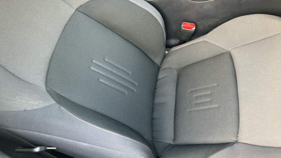 Toyota C-HR 1.8 Hybrid Design 5dr CVT Hybrid Hatchback - Image 17