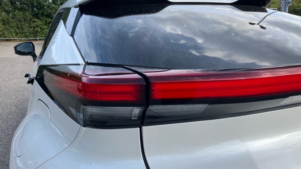 Toyota C-HR 1.8 Hybrid Design 5dr CVT Hybrid Hatchback - Image 21