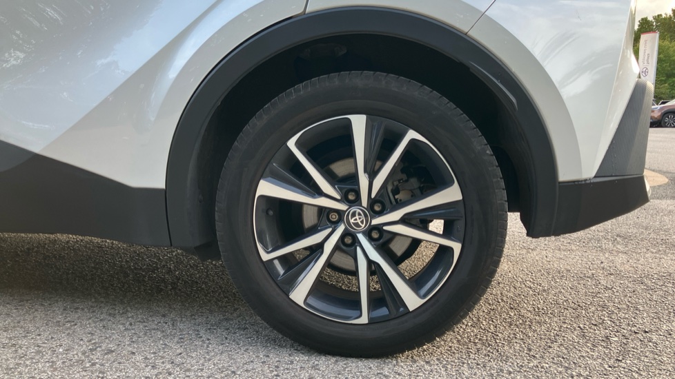 Toyota C-HR 1.8 Hybrid Design 5dr CVT Hybrid Hatchback - Image 25
