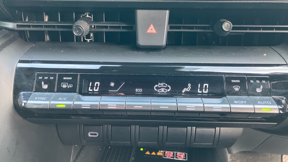 Toyota C-HR 1.8 Hybrid Design 5dr CVT Hybrid Hatchback - Image 38