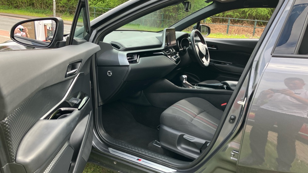 Toyota C-HR 1.8 Hybrid GR Sport 5dr CVT Hybrid Hatchback - Image 5