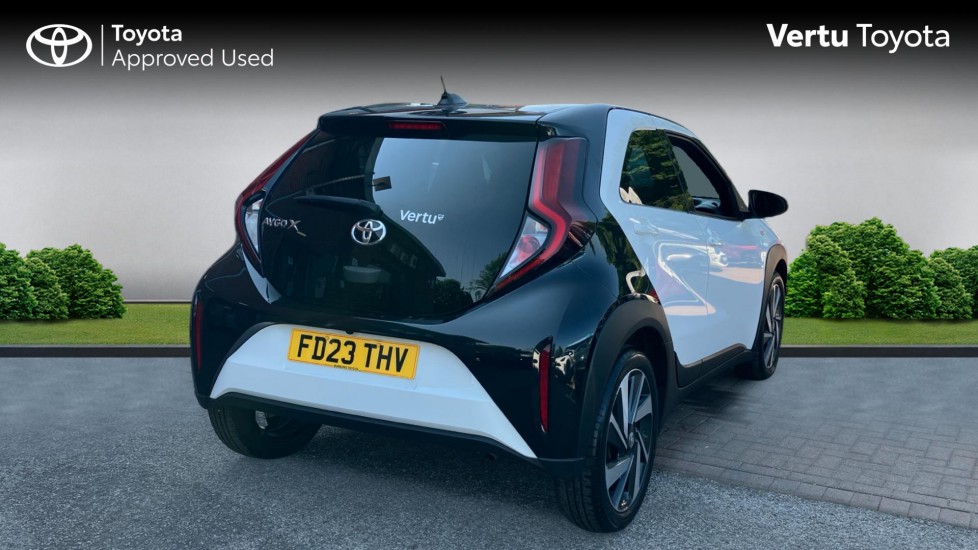 Toyota Aygo X 1.0 VVT-i Edge 5dr Auto Petrol Hatchback - Image 2
