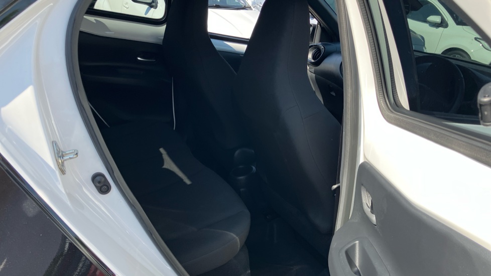 Toyota Aygo X 1.0 VVT-i Edge 5dr Auto Petrol Hatchback - Image 8