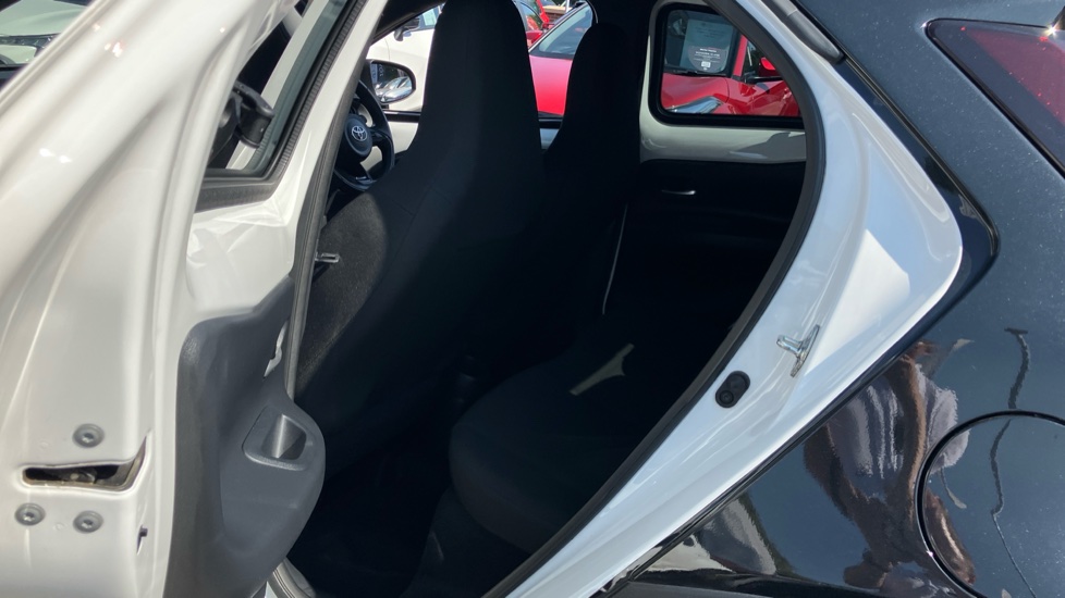 Toyota Aygo X 1.0 VVT-i Edge 5dr Auto Petrol Hatchback - Image 15