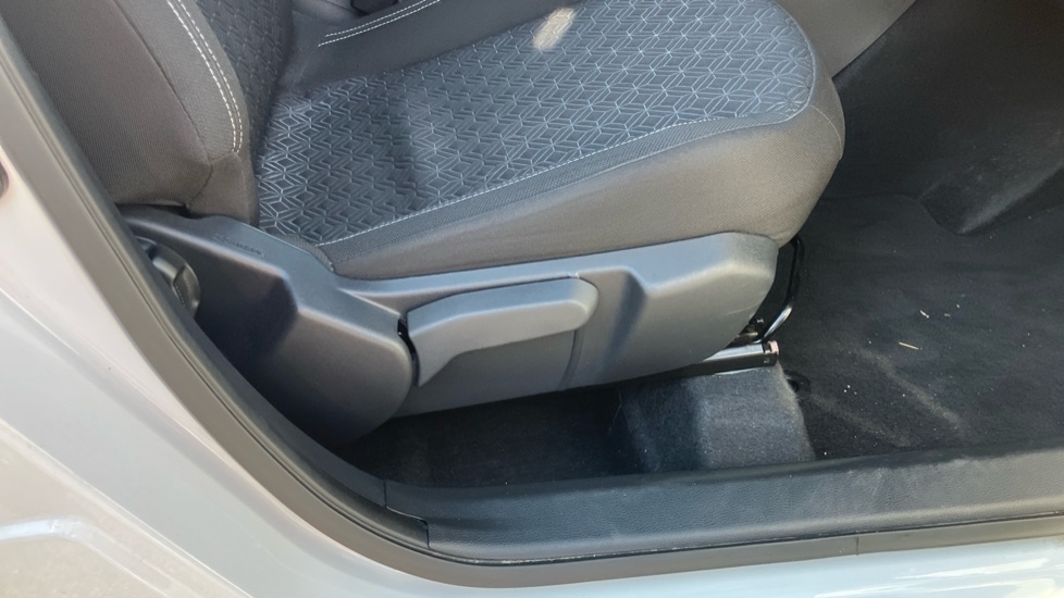 Toyota Aygo X 1.0 VVT-i Edge 5dr Auto Petrol Hatchback - Image 30