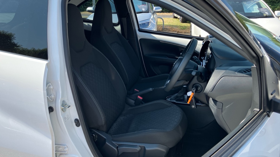 Toyota Aygo X 1.0 VVT-i Edge 5dr Auto Petrol Hatchback - Image 57