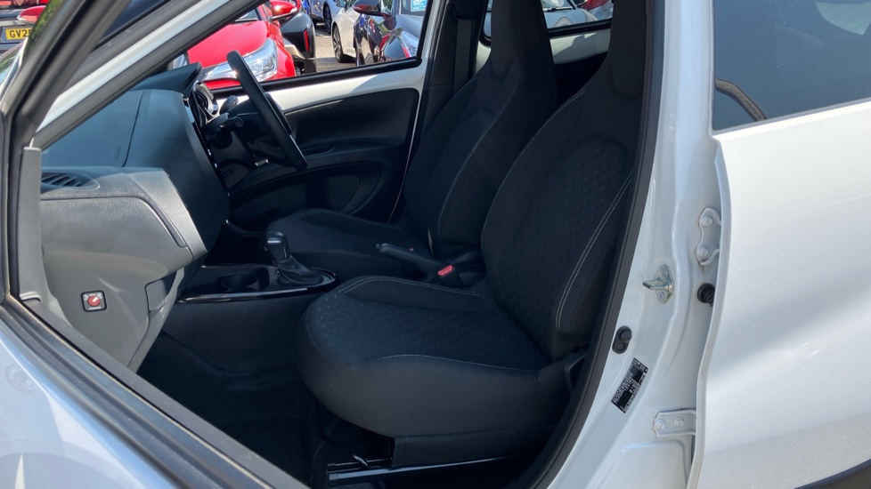 Toyota Aygo X 1.0 VVT-i Edge 5dr Auto Petrol Hatchback - Image 59