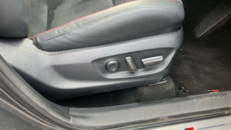Toyota C-HR 2.0 PHEV GR Sport 5dr CVT Hatchback - Image 30