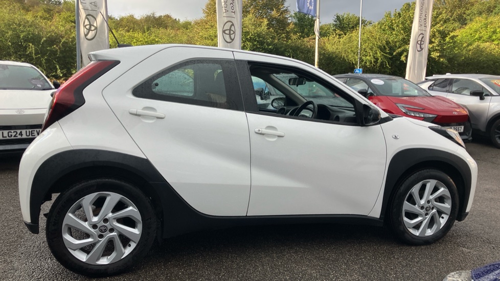 Toyota Aygo X 1.0 VVT-i Pure 5dr Auto Petrol Hatchback - Image 23