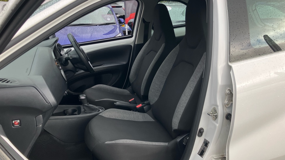 Toyota Aygo X 1.0 VVT-i Pure 5dr Auto Petrol Hatchback - Image 59