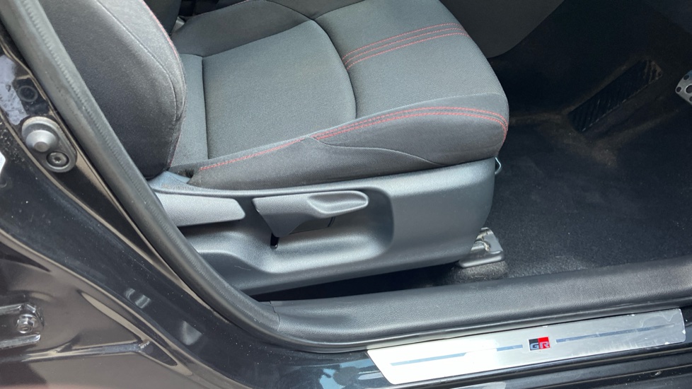 Toyota Yaris 1.5 Hybrid GR Sport 5dr CVT Hybrid Hatchback - Image 30