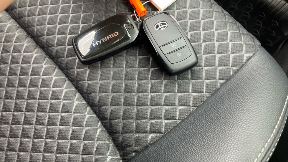 Toyota Yaris 1.5 Hybrid Excel 5dr CVT Hybrid Hatchback - Image 28