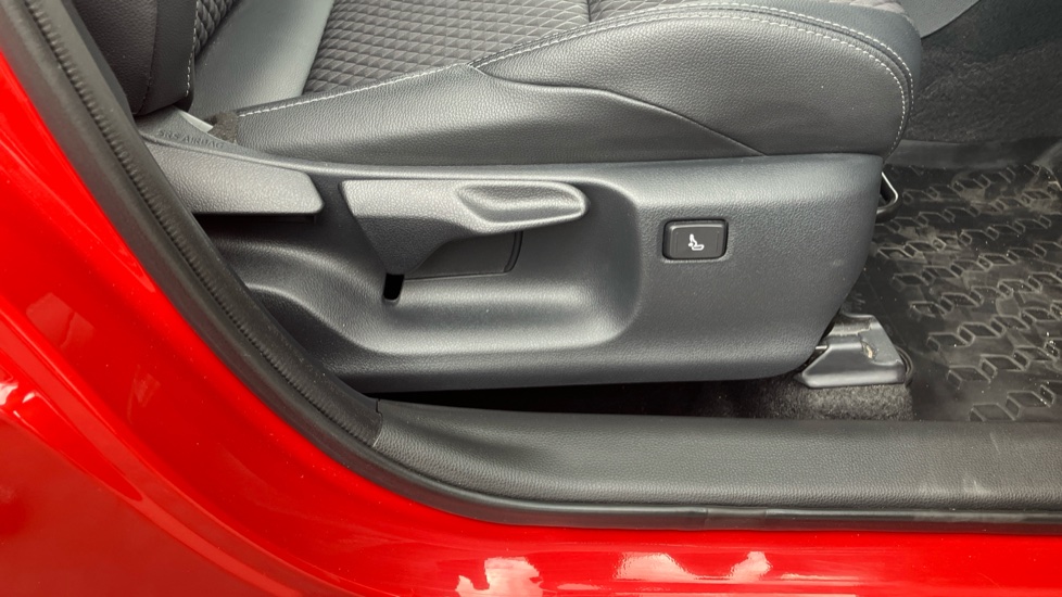 Toyota Yaris 1.5 Hybrid Excel 5dr CVT Hybrid Hatchback - Image 30
