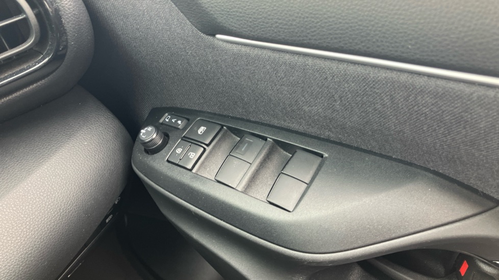 Toyota Yaris 1.5 Hybrid Excel 5dr CVT Hybrid Hatchback - Image 33