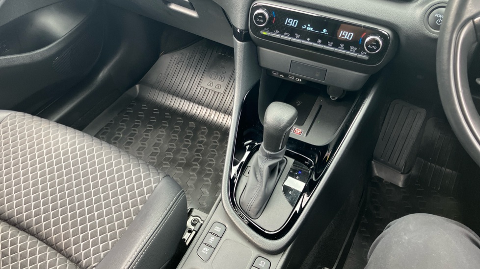 Toyota Yaris 1.5 Hybrid Excel 5dr CVT Hybrid Hatchback - Image 68