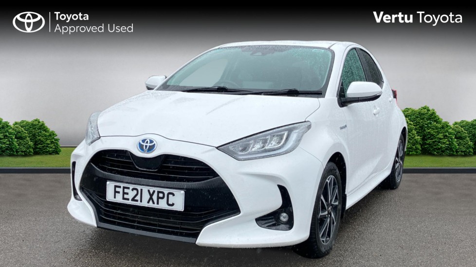 Toyota Yaris 1.5 Hybrid Design 5dr CVT Hybrid Hatchback - Image 3