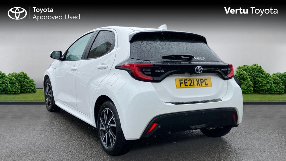 Toyota Yaris 1.5 Hybrid Design 5dr CVT Hybrid Hatchback - Image 4