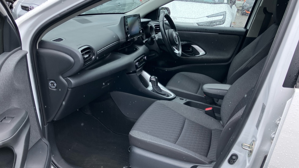 Toyota Yaris 1.5 Hybrid Design 5dr CVT Hybrid Hatchback - Image 5