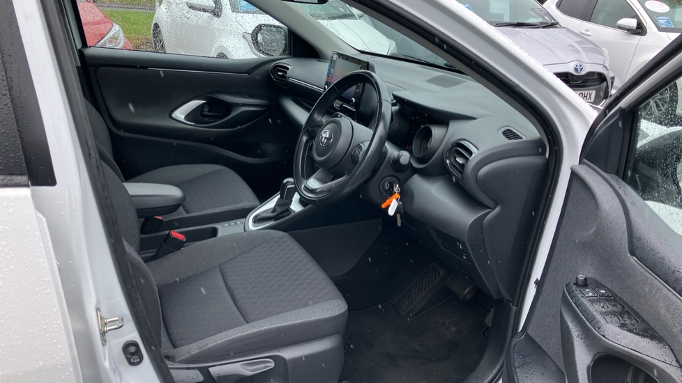 Toyota Yaris 1.5 Hybrid Design 5dr CVT Hybrid Hatchback - Image 12