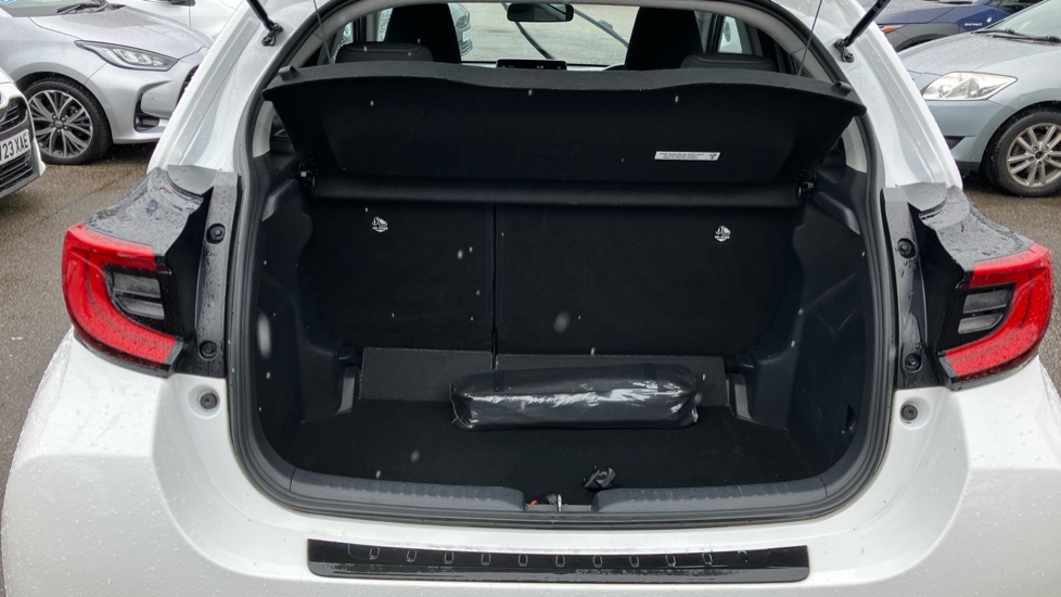 Toyota Yaris 1.5 Hybrid Design 5dr CVT Hybrid Hatchback - Image 13