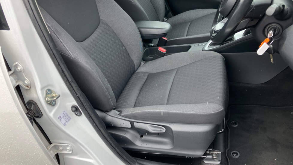 Toyota Yaris 1.5 Hybrid Design 5dr CVT Hybrid Hatchback - Image 17