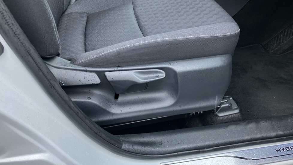 Toyota Yaris 1.5 Hybrid Design 5dr CVT Hybrid Hatchback - Image 30