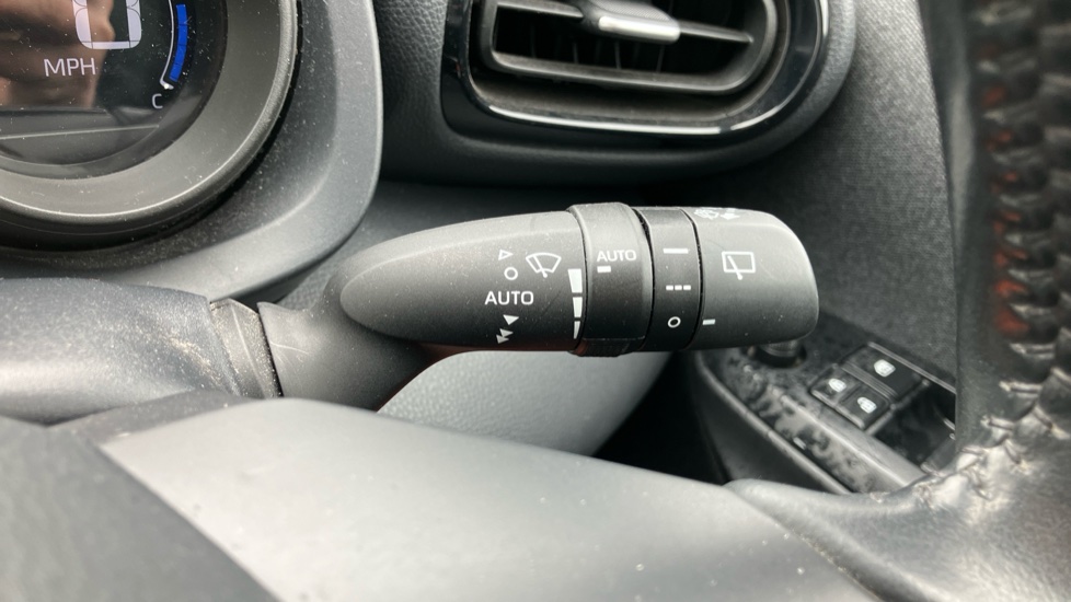 Toyota Yaris 1.5 Hybrid Design 5dr CVT Hybrid Hatchback - Image 36