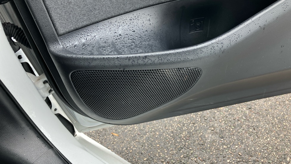 Toyota Yaris 1.5 Hybrid Design 5dr CVT Hybrid Hatchback - Image 40